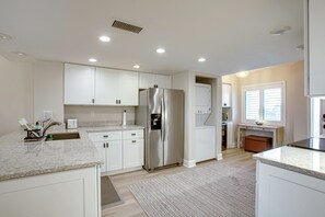 Apartment (2 Bedrooms) | Interior - < 1 Mi to Fort Myers Beach: Bayfront Condo w/ Pool (Fort Myers Beach)