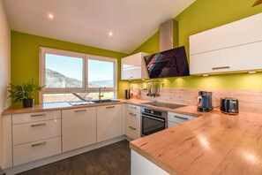 Fridge, oven, stovetop, dishwasher - Apartment 'Zum Krummholz' with Mountain View, Balcony and Wi-Fi (Fischerbach)