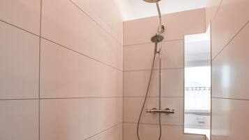 Shower, free toiletries, hair dryer, towels