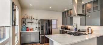 2 Mi to Dtwn: Home w/ Private Pool in Sacramento