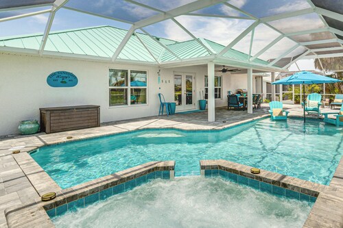 Golf Course-facing Poolside Oasis in Rotonda West!