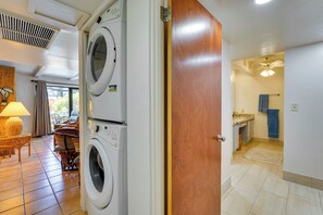 Interior - 50 Feet to Ocean: Kona Deluxe Ground-floor Unit! (Kailua-Kona)