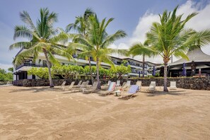 Interior - 50 Feet to Ocean: Kona Deluxe Ground-floor Unit! (Kailua-Kona)