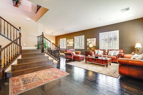 Las Vegas Escape w/ Private Outdoor Paradise