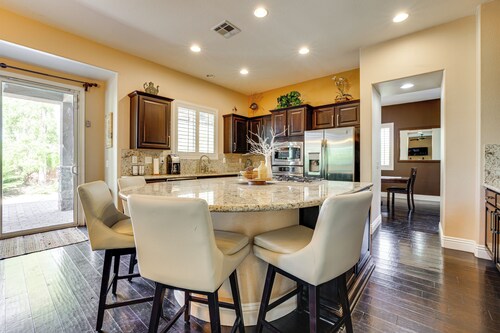 Las Vegas Escape w/ Private Outdoor Paradise