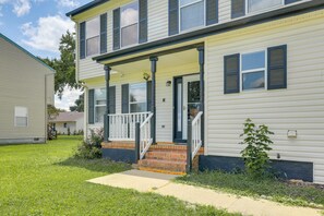 House (2 Bedrooms) | Interior - Spacious Home < 3 Mi to Hampton Coliseum! (Hampton)