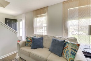 House (2 Bedrooms) | Interior - Spacious Home < 3 Mi to Hampton Coliseum! (Hampton)