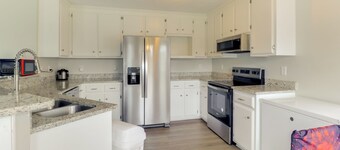 Spacious Home < 3 Mi to Hampton Coliseum!