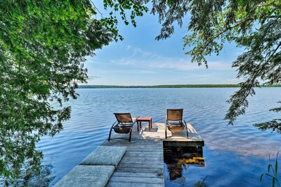 Cozy Lakefront Madison Cabin w/ Dock & Kayaks