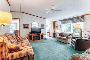 House (3 Bedrooms) | Interior