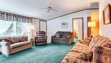 House (3 Bedrooms) | Interior