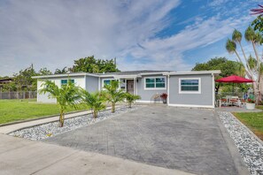 House (2 Bedrooms) | Interior - 2 Mi to Hard Rock Stadium: Home w/ Spacious Yard (Miami Gardens)