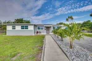 House (2 Bedrooms) | Interior - 2 Mi to Hard Rock Stadium: Home w/ Spacious Yard (Miami Gardens)