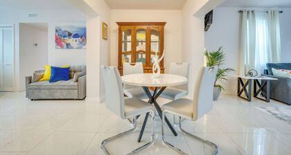 2 Mi to Hard Rock Stadium: Home w/ Spacious Yard