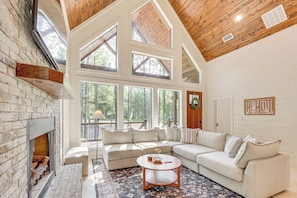 House (3 Bedrooms) | Interior