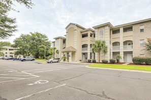 Apartment (3 Bedrooms) | Interior - 4 Mi to Sunset Beach: Resort-style Family Condo (Sunset Beach)