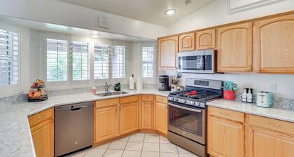 Kingman Family Home: Yard, Grill & Room to Relax!