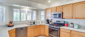 Kingman Family Home: Yard, Grill & Room to Relax!