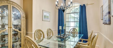 House (4 Bedrooms) | Interior