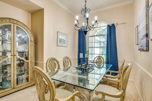 House (4 Bedrooms) | Interior
