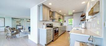 Mtn-view Camano Island Retreat Overlooking Beach