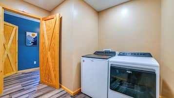 House (1 Bedroom) | Interior