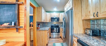 Private Lake & Dock: Log Cabin, 2 Mi to Clay!