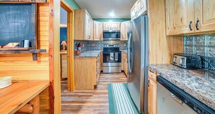 Private Lake & Dock: Log Cabin, 2 Mi to Clay!