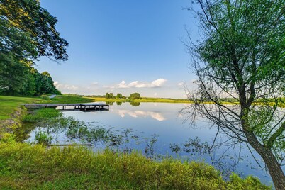 Private Lake & Dock: Log Cabin, 2 Mi to Clay!