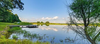 Private Lake & Dock: Log Cabin, 2 Mi to Clay!