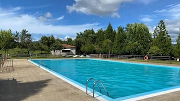 Piscine extérieure (ouverte en saison)