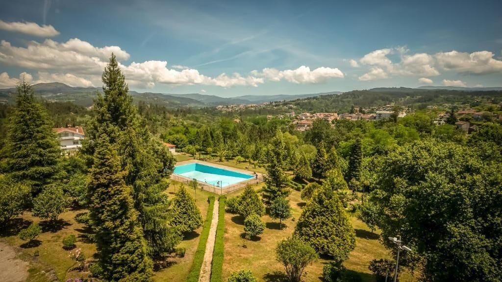 Een seizoensgebonden buitenzwembad