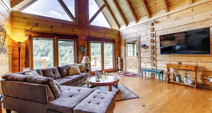 Panoramic Mountain Views & Decks: Franklin Cabin!