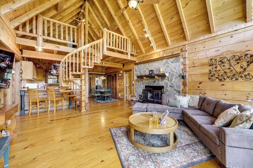 Panoramic Mountain Views & Decks: Franklin Cabin!