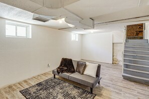 House (5 Bedrooms) | Interior