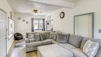 House (5 Bedrooms) | Front of property