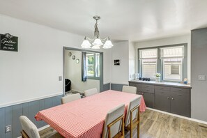House (5 Bedrooms) | Interior - Quaint Family Retreat in Fairbury! (Fairbury)