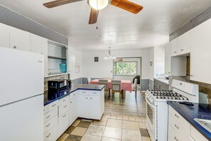 House (5 Bedrooms) | Interior