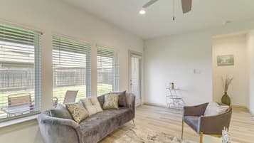 House (2 Bedrooms) | Interior