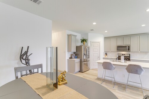 Fenced Yard & Home Office: Quiet Home in Richmond