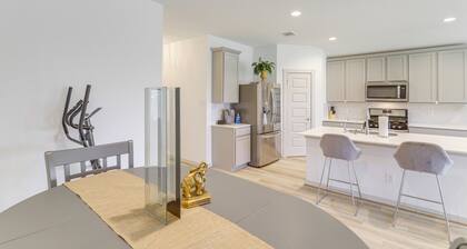 Fenced Yard & Home Office: Quiet Home in Richmond