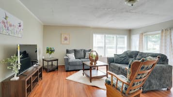 House (2 Bedrooms) | Front of property