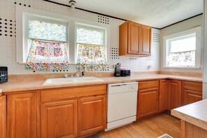 House (2 Bedrooms) | Interior - Charming & Convenient Home in Butler (Butler)