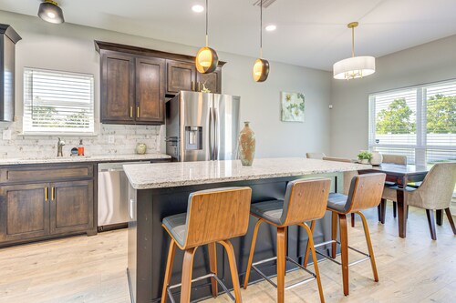 Suburban Bliss! Cozy Home w/ Neighborhood Perks