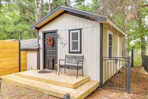 Apartment (0 Bedroom) | Interior - 7 Mi to Kitty Hawk Pier & Beach: Studio w/ Patio! (Harbinger)