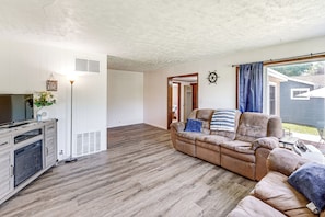 House (3 Bedrooms) | Interior - Waterfront Retreat w/ Dock & Yard in Reed City! (Reed City)