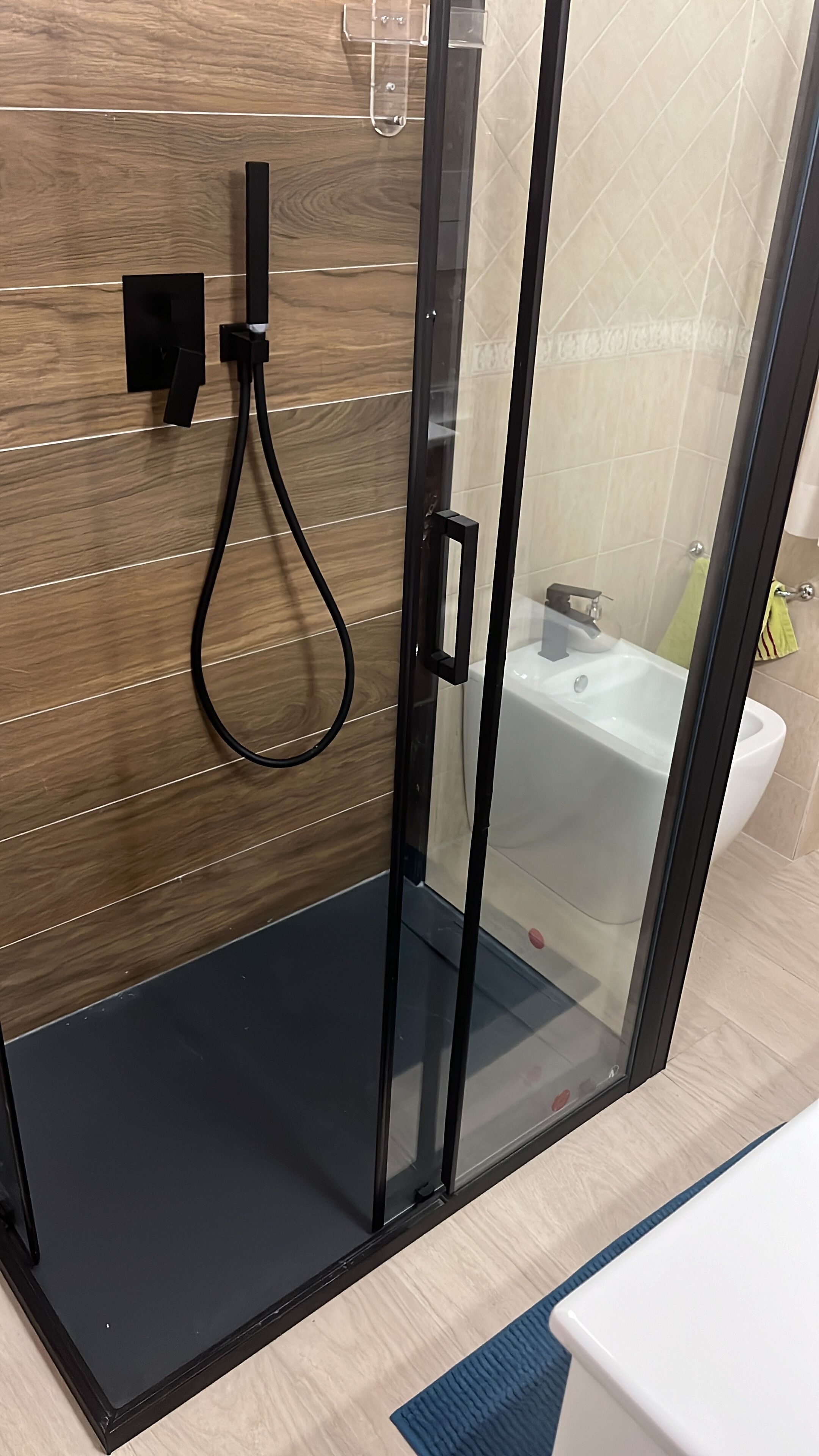 Doccia, asciugacapelli, bidet, asciugamani