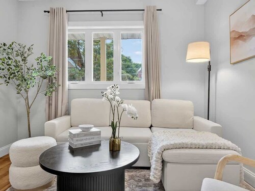 Family/Business | Yard + BBQ + Parking | Game Room