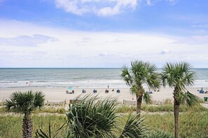 On the beach - 3 BR, 3 BA Condominium in Myrtle Beach, Sleeps 6 (Myrtle Beach)