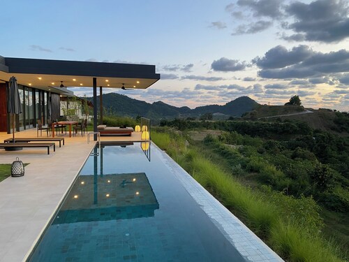Villa Monaco • Oceanview Luxury with Private Pool